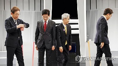 “형수 욕” “소방관 갑질” “망상”…120분 네거티브에 정책검증 실종