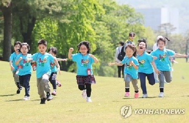 韓 아동 삶 만족도 개선됐지만…서글픈 '행복 빈부격차'는 여전
