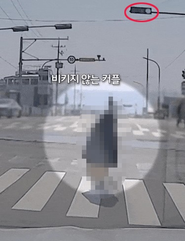 “인생샷이 뭐라고”…부산 해운대 청사포 도로서 '찰칵' 위험천만
