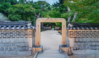 왕의 장수 기원하던 돌 문…창덕궁 불로문, 이제 못 지나간다
