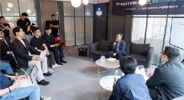 “AI 쓰고픈 중소기업은 막막…잘 쓰는 개발자들은 구독료 걱정”