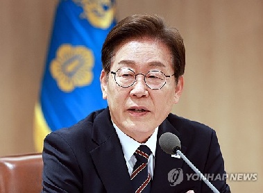 李대통령 “대통령실 직원 과로로 쓰러져…무거운 책임감”