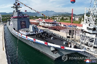 北, 좌초했던 구축함 '강건호' 진수…사고 23일만