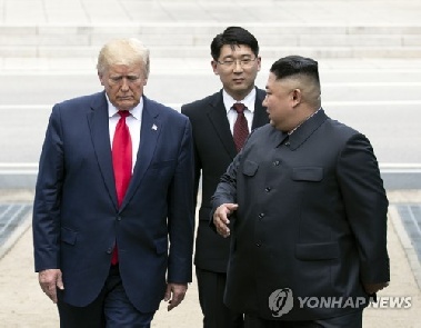 美백악관 “트럼프, 北 비핵화 위해 김정은과 대화에 열려 있어”