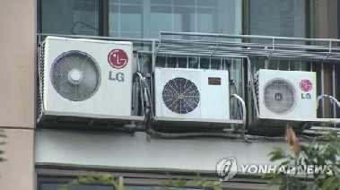 아파트 11층서 40대 작업자 추락…나무에 걸려 목숨 건져