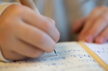 14시간 방학 숙제 '벼락치기' 초등학생 응급실행…호흡 이상·사지 마비 증상