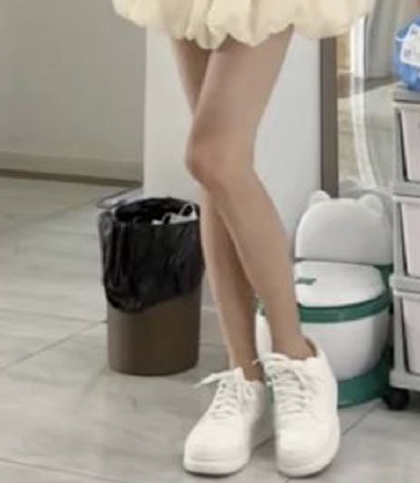 30대 남성이 스타킹·레깅스 모델?…“여성보다 더 아름다운 다리” 비결은?