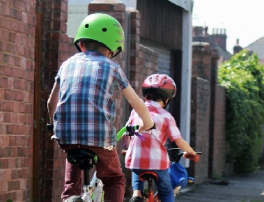 중고로 사면 안 되는 육아용품 '3가지'…“생명 위협할 수도”