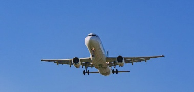 임신 35주 여성 “비행기에서 못 내려”, 항공사 “규정상 탑승 불가”…이륙 90분 지연