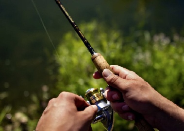 고압선 아래서 낚시 중 감전사, “전력회사 책임”…법원 판단은?