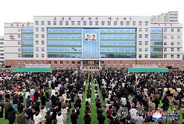 자동차 모형과 방송 스튜디오까지…北에 통합병설학교 개교