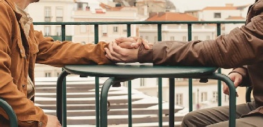 동성애 남성 사망 후 '가짜 아내'와 유산 분쟁…“결혼 무효” vs “정당한 요구”