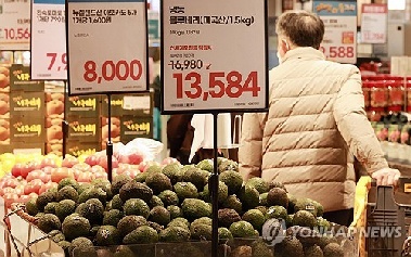 식품물가 5년새 27% 뛰어…고환율에 수입산 과일·생선·고기↑