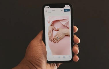 “임신 아내 가슴 커지고 성관계에 더 관심”…육아 플랫폼 성적 묘사 논란