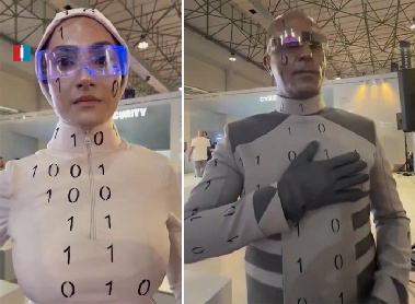 “휴머노이드 로봇이라고 하기엔…” 알고 보니 사람이 분장, 조롱 확산