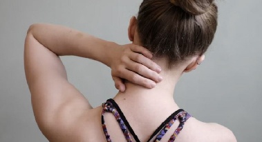 “젓가락질도 힘드네” 중풍과 비슷한 증상, 경추척수증 예방은?