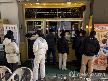 [샷!] “알바생들 시급 올려줘야 하는 거 아님?”