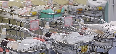 한국서 유독 많은 쌍둥이…“산모·태아 건강 위해 줄일 필요”