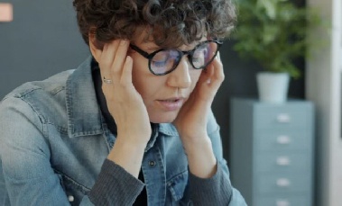 음식 먹을 때마다 턱에서 '딱딱' 소리, 두통·목 통증까지 있다면?