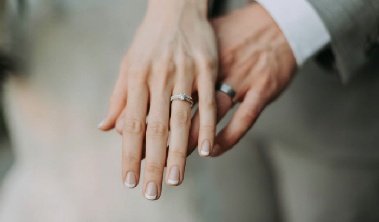 돌싱남녀, 재혼상대 선호도 2위 '사별 경험자'…1위는?