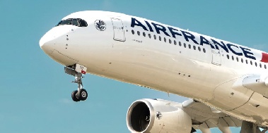 항공기 엔진 폭발음에 급강하, 승객들 추락 대비…항공사 “단순 고장”