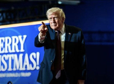 크리스마스 전날·다음날 휴일 지정한 트럼프…과거엔 “너무 많이 쉬어” 비판