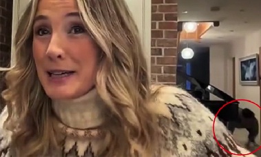 생방송 여성진행자 뒤 검은 형체에 '발칵'…“미션 임파서블이야?”