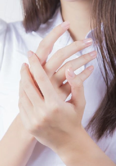 단순 수족냉증인 줄…한 쪽만 차갑고 피부색 변화 있다면?