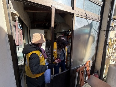 [르포] “사람 사는 게 힘드네예”…집엔 칼바람, 동파로 물도 끊겨