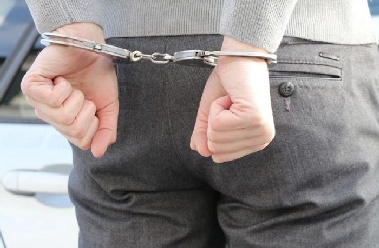 남편이 1만 5천원 받고 친구 2명에 아내 보내, 집단 성폭행 '충격'