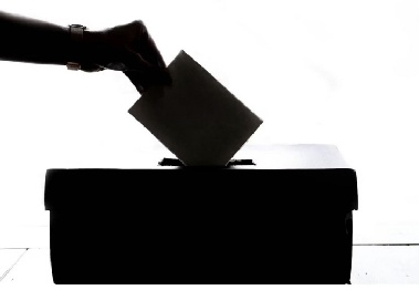 '가짜 투표지' 넣으려다 적발…“모 정당에서 돈 받았다” 주장 파문