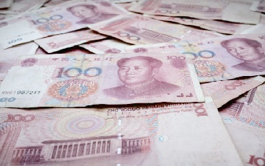 10살 아들 용돈을 재혼 비용으로 쓴 父…법원 판단은?