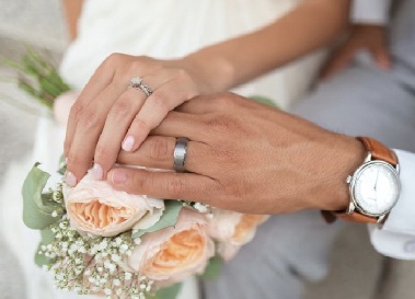 딸이자 며느리, 아들이자 사위…모녀가 한 부자와 '이중 결혼' 화제