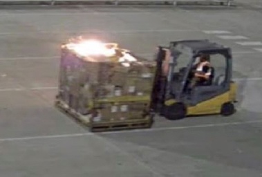 “성인용품·화장품 소포에 폭발물 숨겨”, 배후 알고 보니…