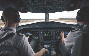 여성 16명 성관계 몰래 촬영 조종사 체포…불법 사이트에 유포