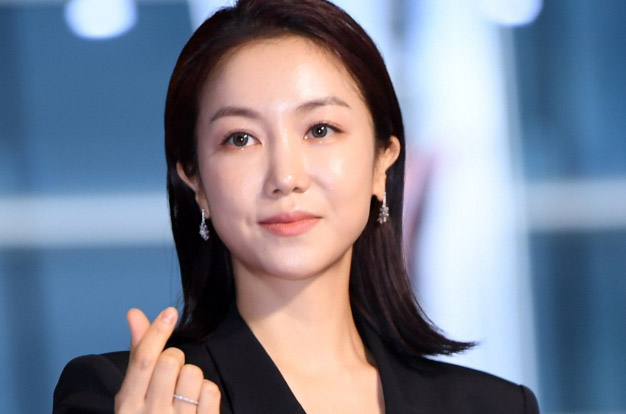 김옥빈 “눈이 안보여”…'정글밥' 촬영 중단 사태→응급 병원行