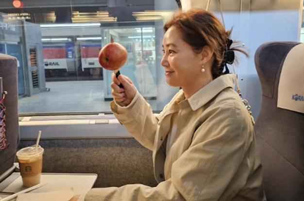 “살 찌니 주름없어져” 58kg 김성령, 부은 얼굴로 사과만 꿀꺽