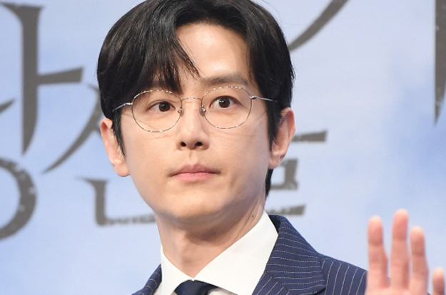 권율, 품절남 된다..24일 비연예인 여자친구와 백년가약 “인생의 새출발”
