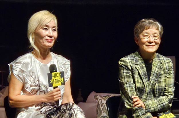 “기적처럼 무대에” 배우 교체 위기 넘긴 이혜영X박정희 ‘헤다 가블러’, 13년 만 다시 관객 겨눈다