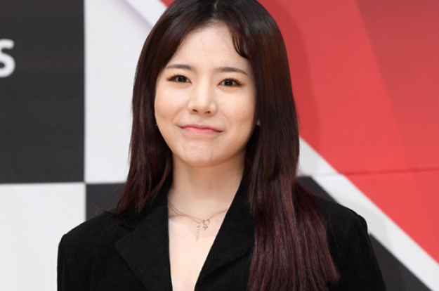 소녀시대 써니, 삼촌 이수만 후계자 수업 받나..SM 떠나 나무심기