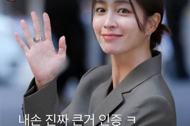 '이병헌♥' 이민정, 큰 손 셀프 논란…합성 아니라고?