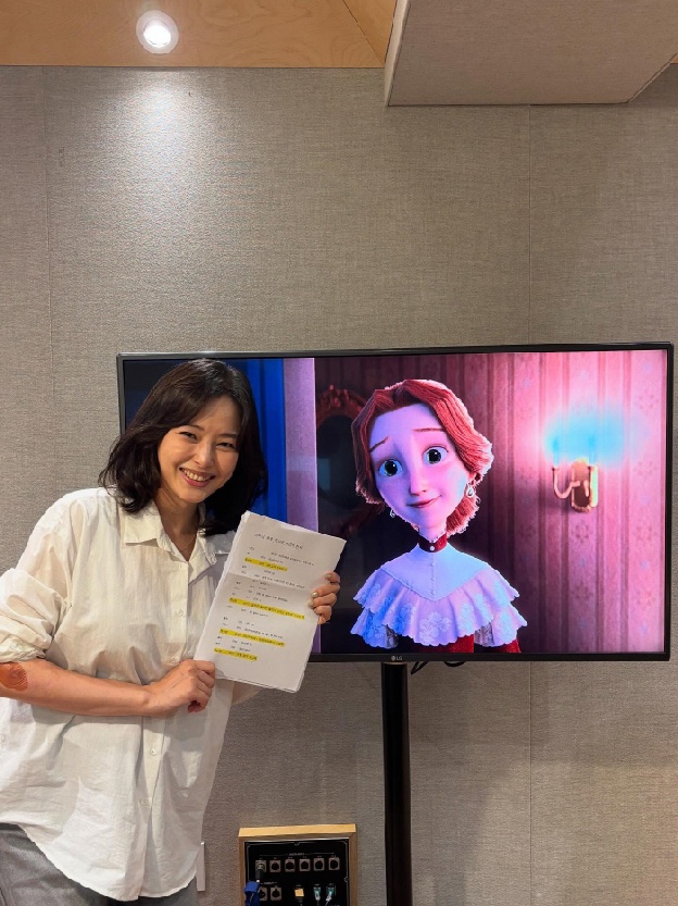 이하늬, D라인에도 열일 근황…K-애니 '킹오브킹스' 더빙 현장 공개