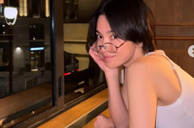 송혜교, 파격 단발에 지적인 안경..“이목구비가 다 했다”