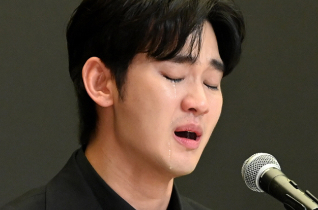 김수현, 줄소송 터졌다..광고주에 73억 피소·자택 가압류