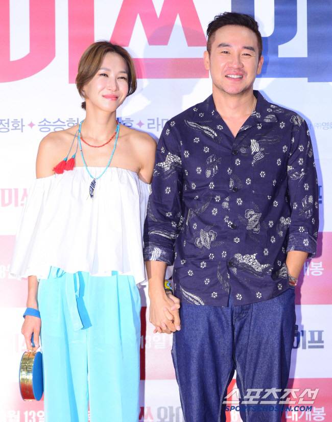 윤혜진, ♥엄태웅 9년만 복귀에 울컥 “답없는 기다림 속 버텨온 시간, 기적같다”