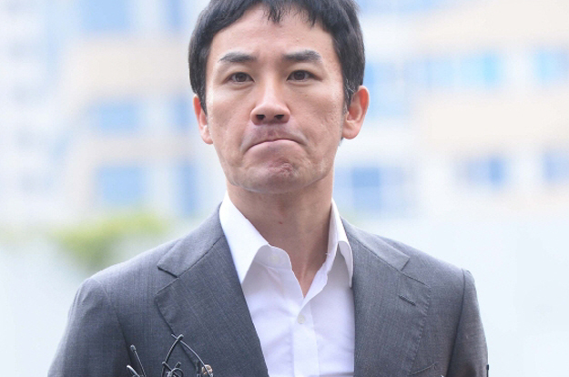 “아내가 용서하면 됐다”..엄태웅, '성매매 논란' 후 9년만 복귀→'♥윤혜진' 열혈 내조