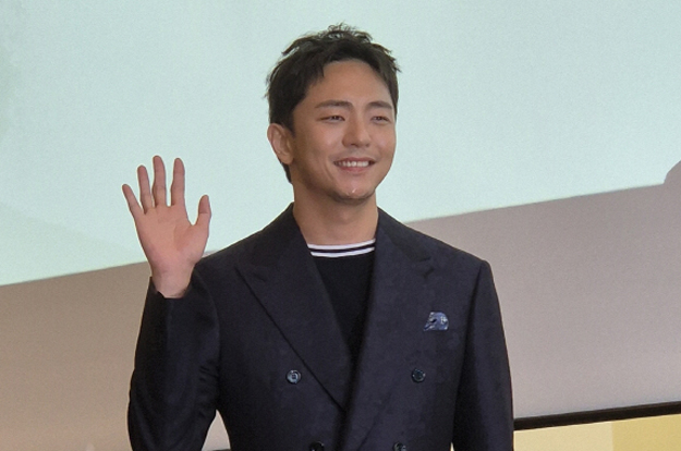 토니상 6관왕 '어쩌면 해피엔딩' 박천휴 작가 “K뮤지컬 뿌듯, 우리 배우들도 한국어 배우기 시작”