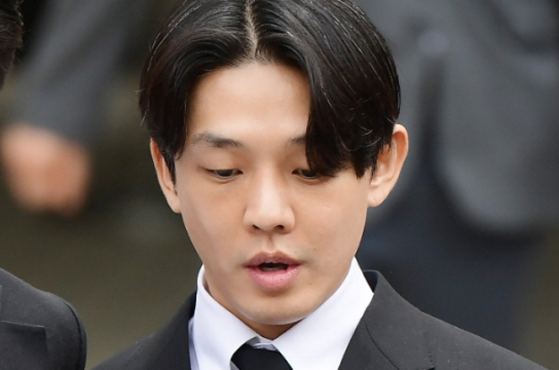 유아인, 대법서 징역 1년 집행유예 2년 최종 확정..재수감 피했다