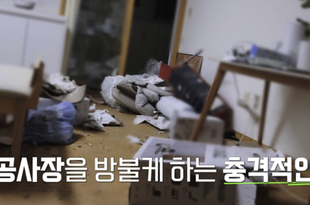 음식물 쓰레기 뒤지는 母子..공사장 방불케한 집안 상태에 '충격'