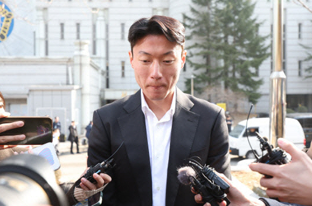 '불법촬영 혐의' 황의조, 최악의 상황 면했다..알란야스포르와 2년 재계약 체결 성공→이미 프리시즌 팀 훈련 합류